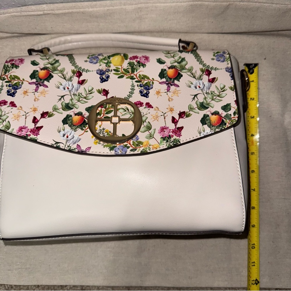 IMAN Convertable Bag - Picture 8 of 9